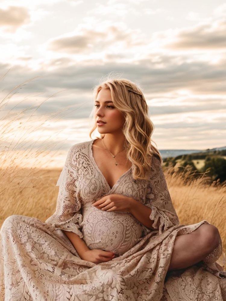 What kind of setting should be chosen for a maternity photo shoot?