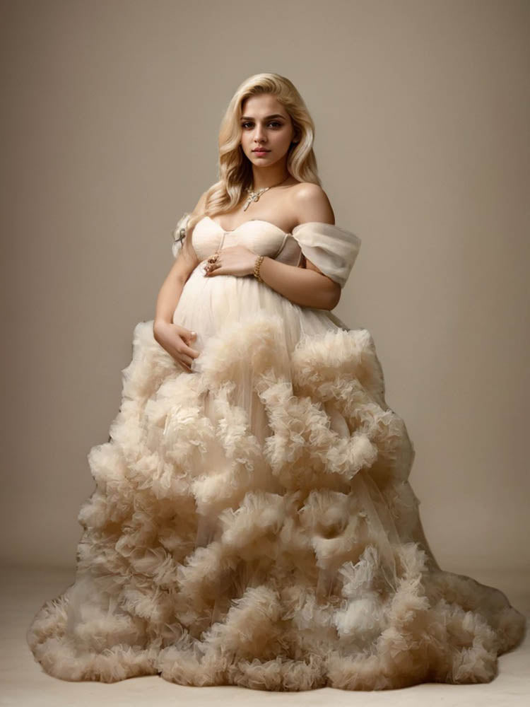 Sexy maternity dress with fluffy ruffles, suitable for photoshoots