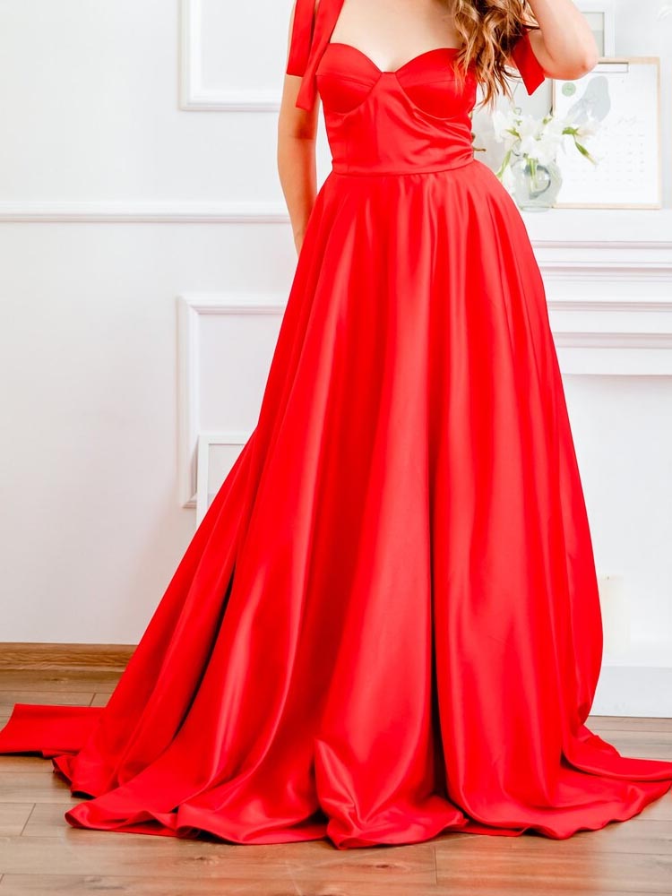 Long Dress Red Color A-Line Satin Wedding Dress With Laces For Photography Shoot